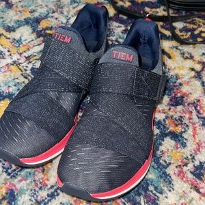 Never worn Training Sneaker size 6